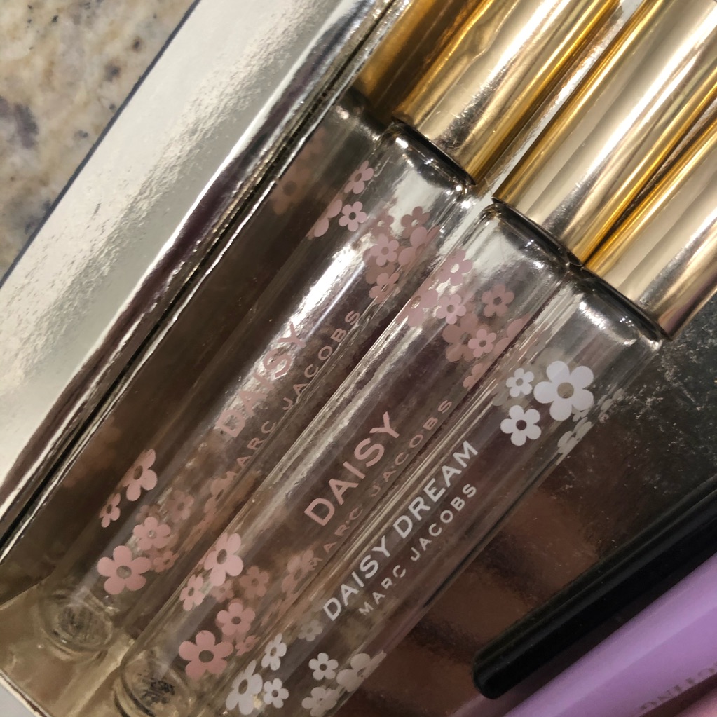 Empty Marc Jacobs Daisy Travelers
